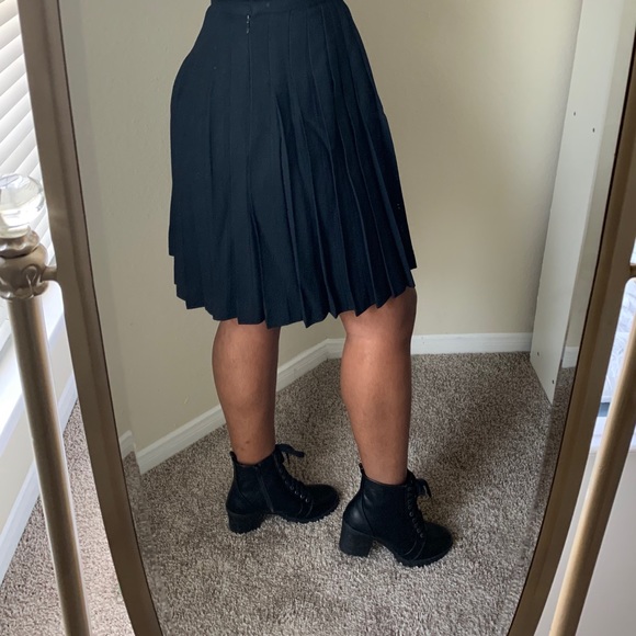 Gianni Black pleated skirt - Picture 6 of 6